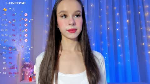 Snapshot of plusvibe chatting on 12/13/24, 04:38 Sophie online show from 12/13/24, 04:38