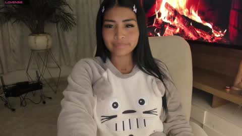 Snapshot of pocahontas_cute chatting on 01/25/25, 09:26 Nicole online show from 01/25/25, 09:26