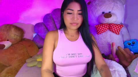 Snapshot of pocahontas_cute chatting on 05/11/26, 11:27 Nicole online show from 05/11/26, 11:27