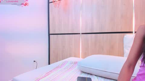 Snapshot of pocahontas_pow chatting on 02/18/25, 12:06 Pocahontas online show from 02/18/25, 12:06