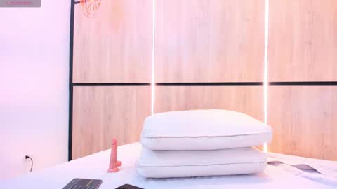 Snapshot of pocahontas_pow chatting on 02/22/25, 03:14 Pocahontas online show from 02/22/25, 03:14