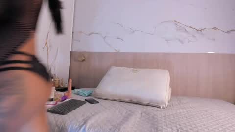 Snapshot of pocahontas_pow chatting on 03/11/25, 11:33 Pocahontas online show from 03/11/25, 11:33