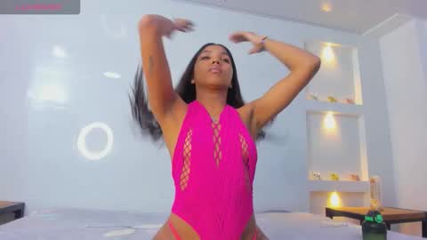 Snapshot of pocahontas_pow chatting on 09/16/25, 11:55 Pocahontas online show from 09/16/25, 11:55