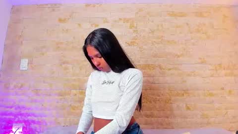 Snapshot of pocahontas_pow chatting on 10/02/25, 12:01 Pocahontas online show from 10/02/25, 12:01