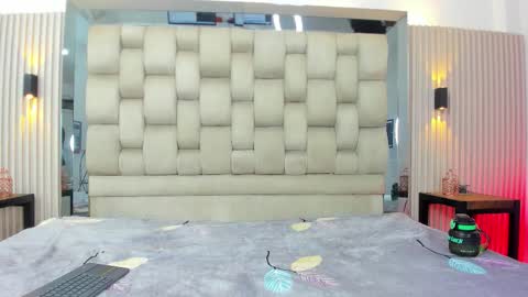 Snapshot of pocahontas_pow chatting on 11/06/25, 11:55 Pocahontas online show from 11/06/25, 11:55