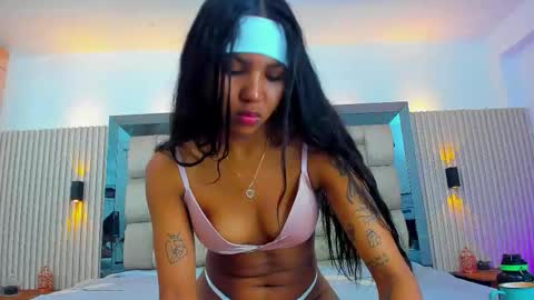 Snapshot of pocahontas_pow chatting on 11/17/25, 12:33 Pocahontas online show from 11/17/25, 12:33