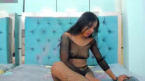 Snapshot of pocahontas_pow chatting on 12/01/25, 11:48 Pocahontas online show from 12/01/25, 11:48