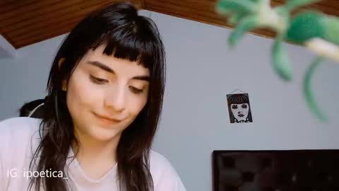 Snapshot of poeeticaa_ chatting on 12/18/24, 01:15 IG ipoetica online show from 12/18/24, 01:15