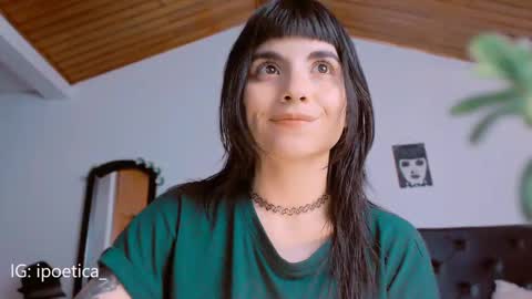 Snapshot of poeeticaa_ chatting on 12/18/24, 08:36 IG ipoetica online show from 12/18/24, 08:36