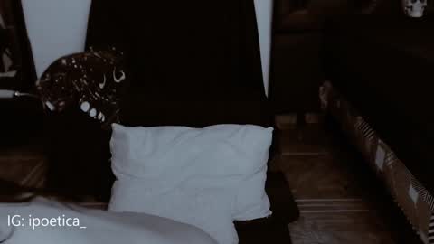 Snapshot of poeeticaa_ chatting on 12/24/24, 02:21 IG ipoetica online show from 12/24/24, 02:21