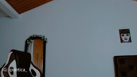 Snapshot of poeeticaa_ chatting on 12/26/24, 10:52 IG ipoetica online show from 12/26/24, 10:52