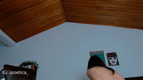 Snapshot of poeeticaa_ chatting on 12/27/24, 04:58 IG ipoetica online show from 12/27/24, 04:58