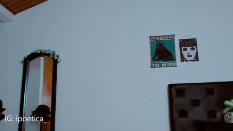 Snapshot of poeeticaa_ chatting on 01/04/25, 02:14 IG ipoetica online show from 01/04/25, 02:14