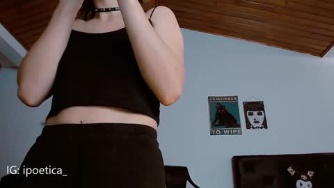 Snapshot of poeeticaa_ chatting on 01/04/25, 08:37 IG ipoetica online show from 01/04/25, 08:37