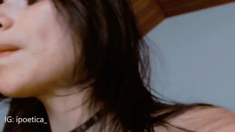 Snapshot of poeeticaa_ chatting on 01/07/25, 08:10 IG ipoetica online show from 01/07/25, 08:10