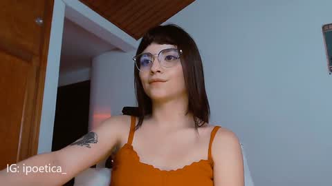 Snapshot of poeeticaa_ chatting on 01/23/25, 04:26 IG ipoetica online show from 01/23/25, 04:26