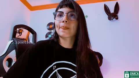 Snapshot of poeeticaa_ chatting on 11/25/25, 04:18 IG ipoetica online show from 11/25/25, 04:18