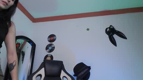 Snapshot of poeeticaa_ chatting on 02/12/26, 03:18 IG ipoetica online show from 02/12/26, 03:18