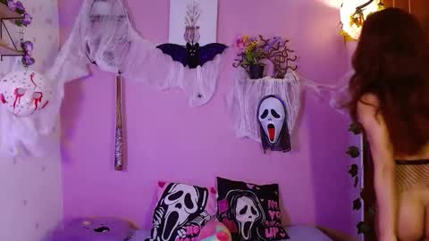 poison_liv online show from 10/06/25, 01:41