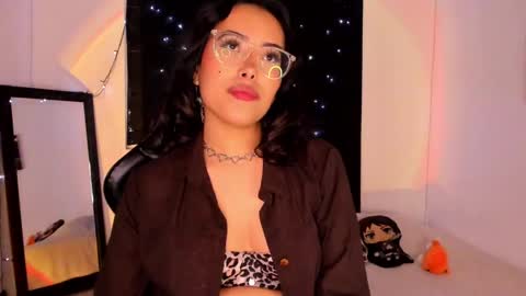 Snapshot of poison_willow chatting on 01/23/25, 08:45 Willow                      Hours 12pm to 630pm Colombian time FRIDAY AND SUNDAY FREE DAYS online show from 01/23/25, 08:45