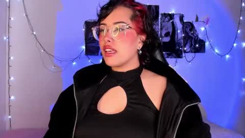 Snapshot of poison_willow chatting on 10/01/25, 05:19 Willow                      Hours 12pm to 630pm Colombian time FRIDAY AND SUNDAY FREE DAYS online show from 10/01/25, 05:19