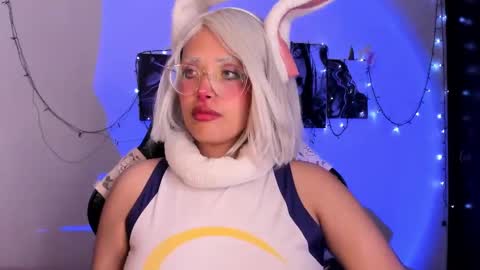 Snapshot of poison_willow chatting on 11/22/25, 05:45 Willow Hours 12pm to 630pm Colombian time FRIDAY AND SUNDAY FREE DAYS online show from 11/22/25, 05:45