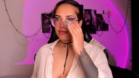 Snapshot of poison_willow chatting on 11/26/25, 05:36 Willow Hours 12pm to 630pm Colombian time FRIDAY AND SUNDAY FREE DAYS online show from 11/26/25, 05:36