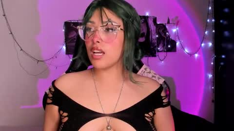 Snapshot of poison_willow chatting on 11/27/25, 05:48 Willow Hours 12pm to 630pm Colombian time FRIDAY AND SUNDAY FREE DAYS online show from 11/27/25, 05:48