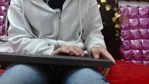 Snapshot of poisondost_hot chatting on 09/28/25, 12:32 Aleja online show from 09/28/25, 12:32