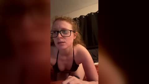 Snapshot of poisonivyy95 chatting on 03/01/26, 03:08 poisonivyy95 online show from 03/01/26, 03:08