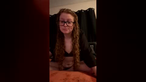 Snapshot of poisonivyy95 chatting on 03/02/26, 02:58 poisonivyy95 online show from 03/02/26, 02:58