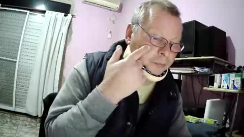 Snapshot of pol22010 chatting on 05/25/26, 08:48 Polako online show from 05/25/26, 08:48