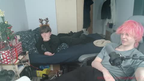 Snapshot of polarny05 chatting on 12/21/25, 07:43 Polarny online show from 12/21/25, 07:43