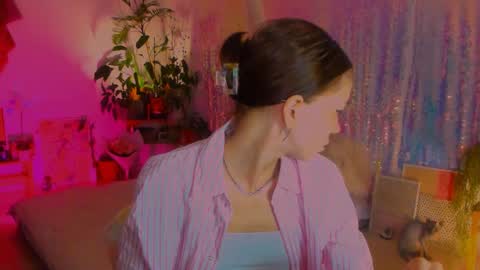Snapshot of poli__ chatting on 01/11/25, 12:22 Martha online show from 01/11/25, 12:22