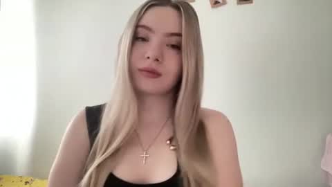 Snapshot of polishangel222 chatting on 02/22/26, 10:14 polishangel222 online show from 02/22/26, 10:14