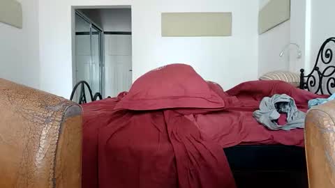 Snapshot of pollexxx66 chatting on 12/18/25, 11:38 Paul online show from 12/18/25, 11:38