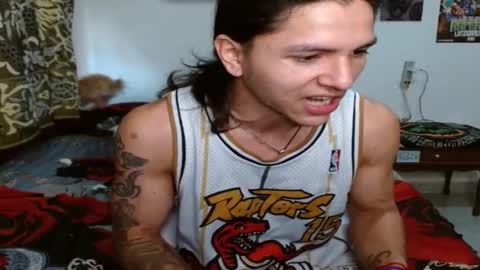 Snapshot of pollon8_kbezon chatting on 01/17/25, 04:47 Gian online show from 01/17/25, 04:47