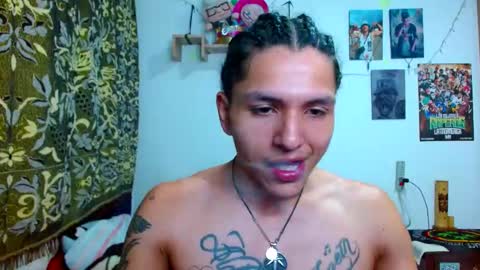 Snapshot of pollon8_kbezon chatting on 03/12/25, 06:33 Gian online show from 03/12/25, 06:33