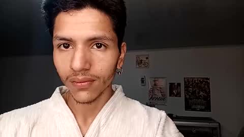 Snapshot of pollon8_kbezon chatting on 10/04/25, 01:42 Gian online show from 10/04/25, 01:42