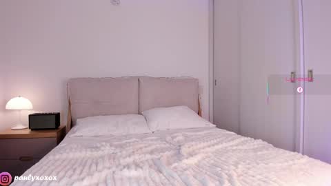 Polly online show from 09/19/25, 03:02