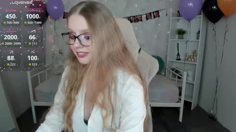 Snapshot of polly___cutie chatting on 11/04/25, 05:50 Polly online show from 11/04/25, 05:50