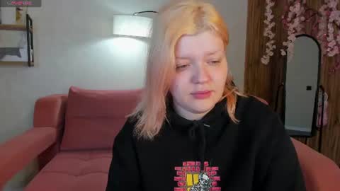Snapshot of polly__mayer chatting on 06/18/26, 01:06 Polly online show from 06/18/26, 01:06