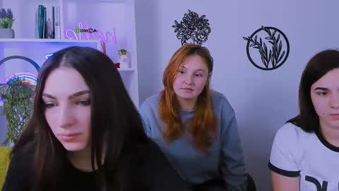 Snapshot of polly_cute1 chatting on 02/18/26, 12:45 polly_cute1 online show from 02/18/26, 12:45