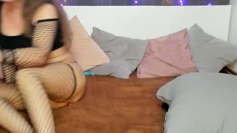 Snapshot of polly_hard chatting on 01/09/25, 06:15 Polly online show from 01/09/25, 06:15