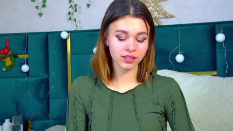 Snapshot of pollylanders chatting on 12/27/24, 01:00 Polly online show from 12/27/24, 01:00