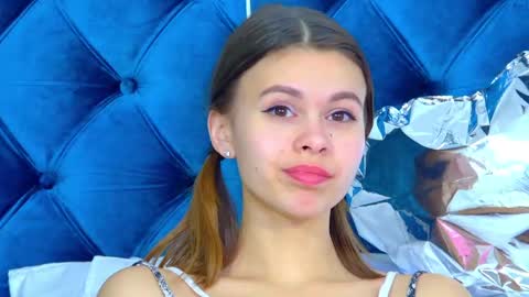 Snapshot of pollylanders chatting on 02/16/25, 01:03 Polly online show from 02/16/25, 01:03