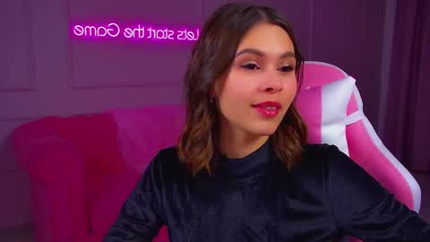 Snapshot of pollylanders chatting on 09/17/25, 08:32 Polly online show from 09/17/25, 08:32