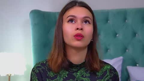 Snapshot of pollylanders chatting on 09/21/25, 06:09 Polly online show from 09/21/25, 06:09