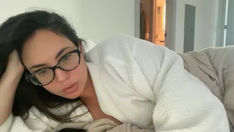 Snapshot of pollyyypocket chatting on 11/05/25, 03:45 Polly Pocket online show from 11/05/25, 03:45