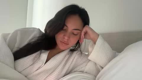 Snapshot of pollyyypocket chatting on 12/14/25, 05:51 Polly Pocket online show from 12/14/25, 05:51